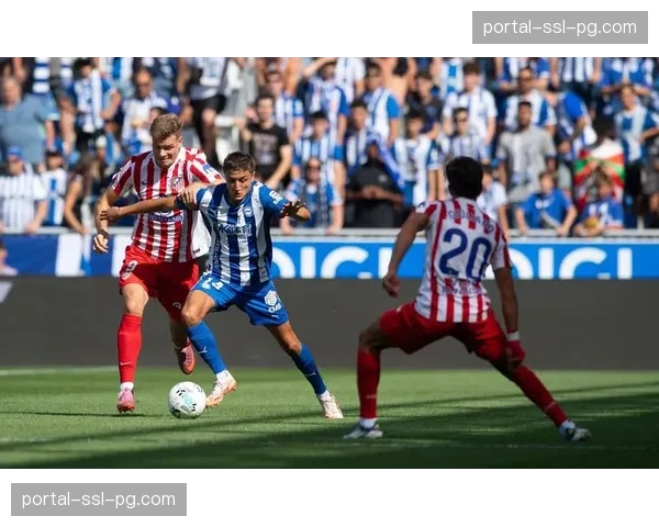 即时战报：塞维利亚对阵阿拉维斯，主队凭借角球战术率先破门