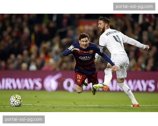 塞维利亚德比再现争议，拉莫斯禁区内防守动作未判点球